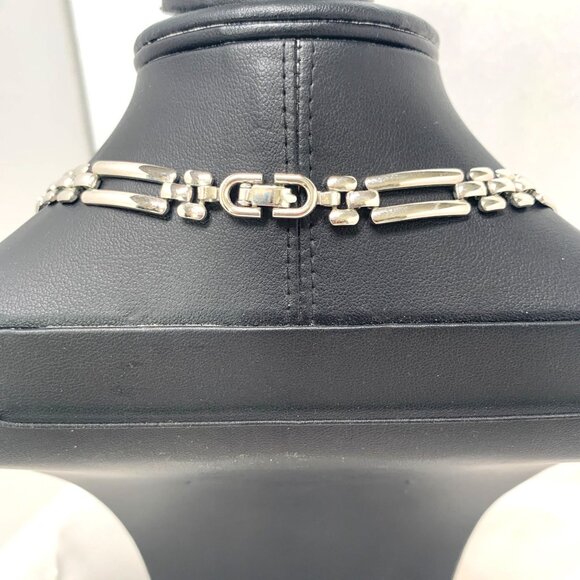Vintage Monet Silver-Tone Bar-Link Collar Necklace Fold-Over Clasp 17" c.1968 - Picture 4 of 7